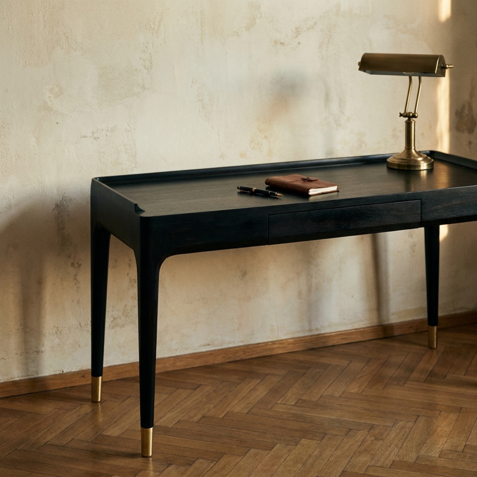 Bureau ébène et laiton